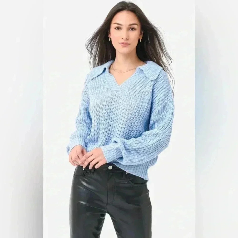 John & Jenn blue knit v-neck sweater. Size S/P.